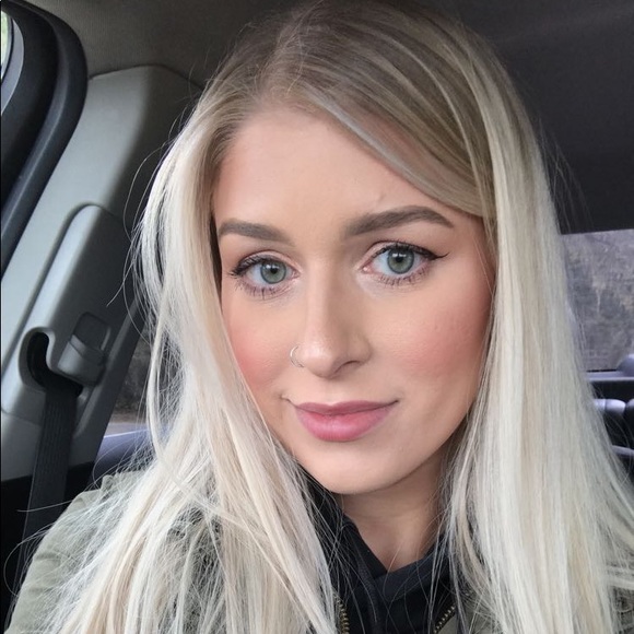 Meet your Posher, Breanne - Picture 1 of 1